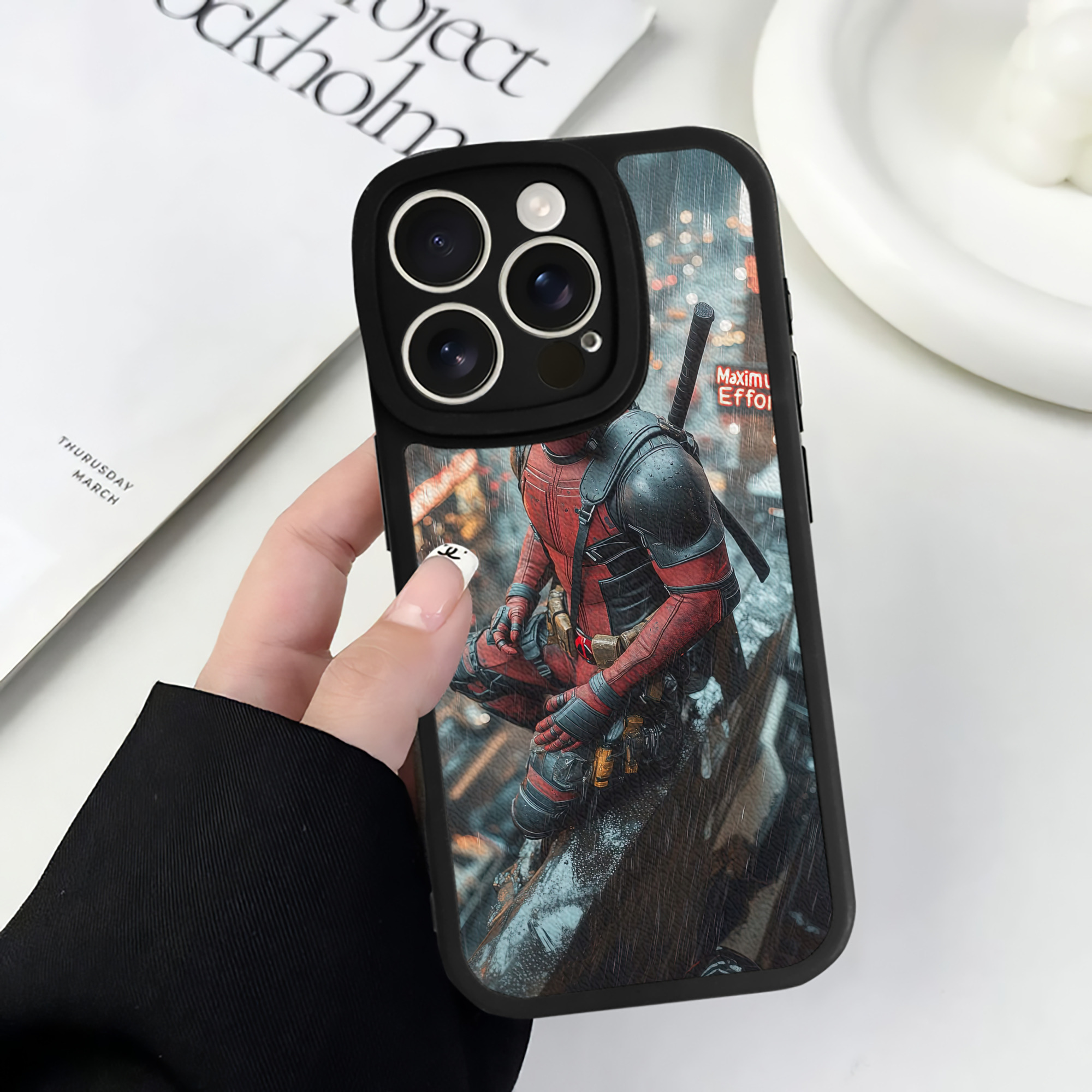 （画像用） Deadpool デッドプール 【iPhone 16シリーズ対応】シリコンスマホケース（レザー調） 材質：シリコン